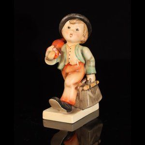 Hummel figurine Merry Wanderer 1970s